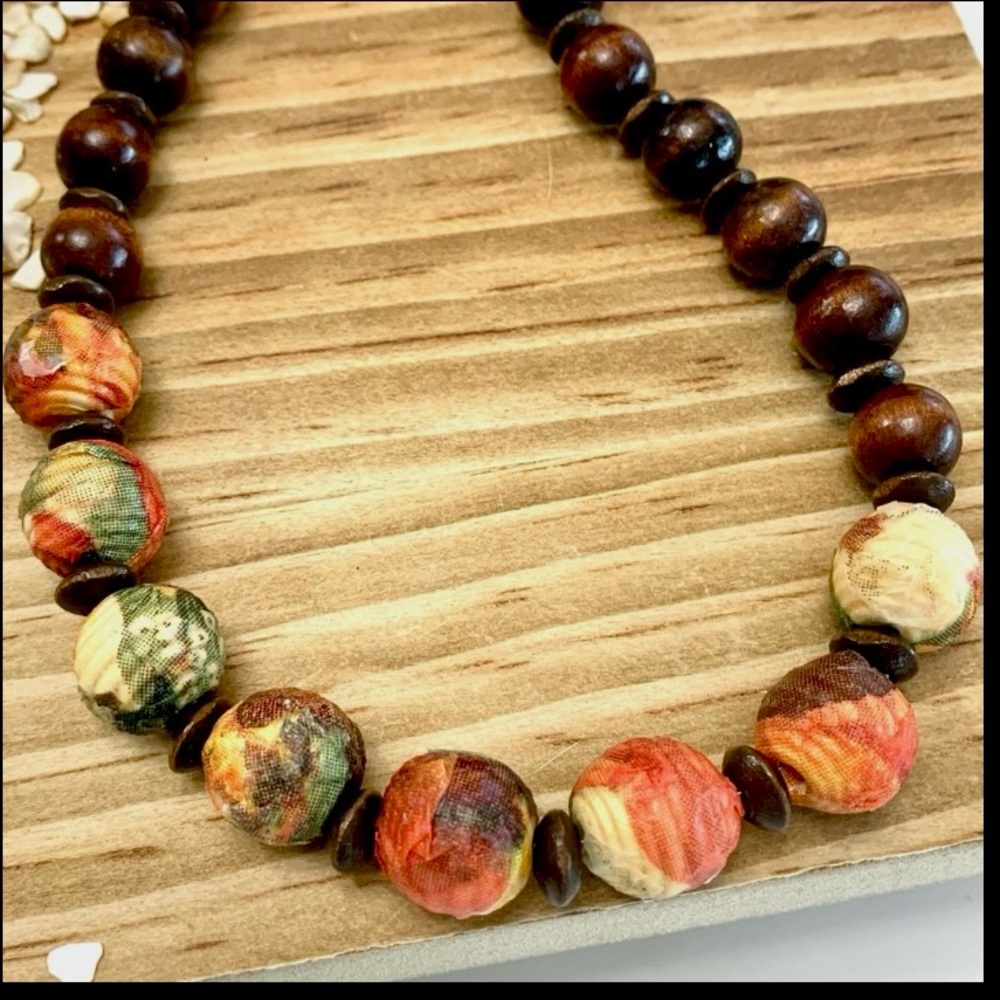 NWT Fall Colors Wood & Fabric Mache Necklace
